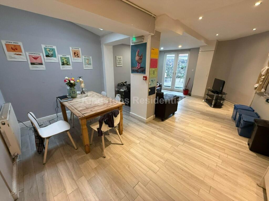 8 bed Mid Terraced House for rent in Cardiff. From Kingstons - Cardiff