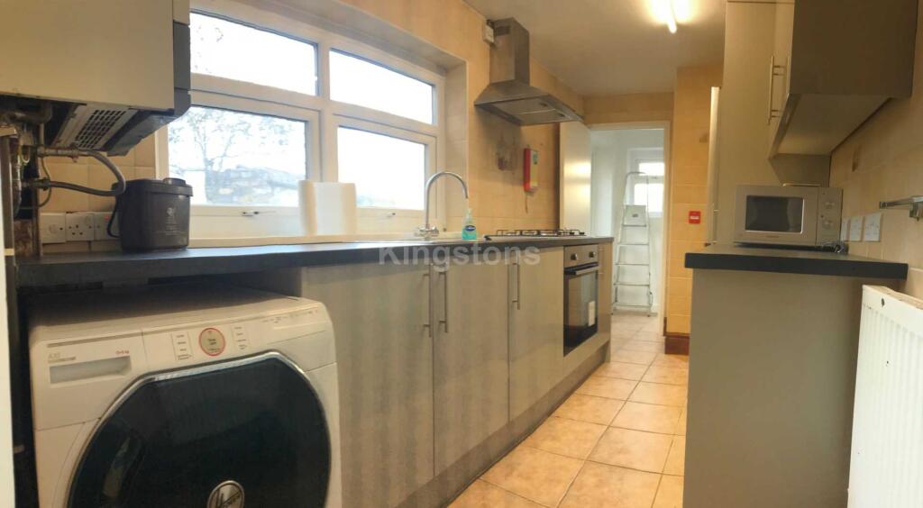 4 bed Mid Terraced House for rent in Cardiff. From Kingstons - Cardiff