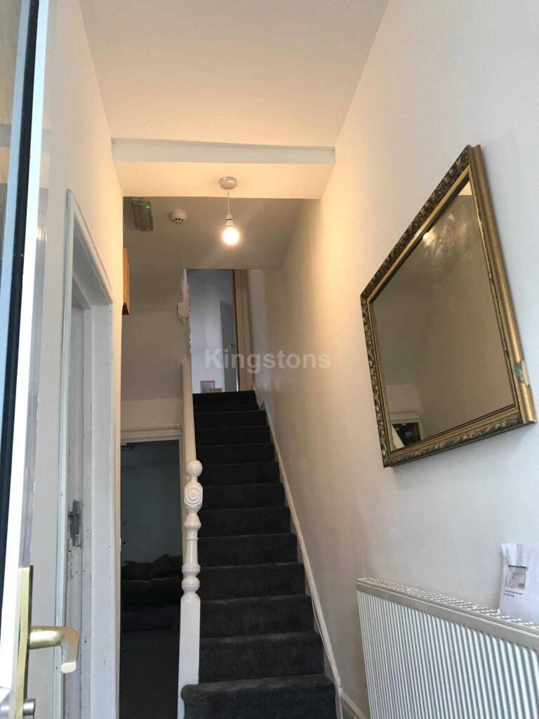 6 bed Mid Terraced House for rent in Cardiff. From Kingstons - Cardiff