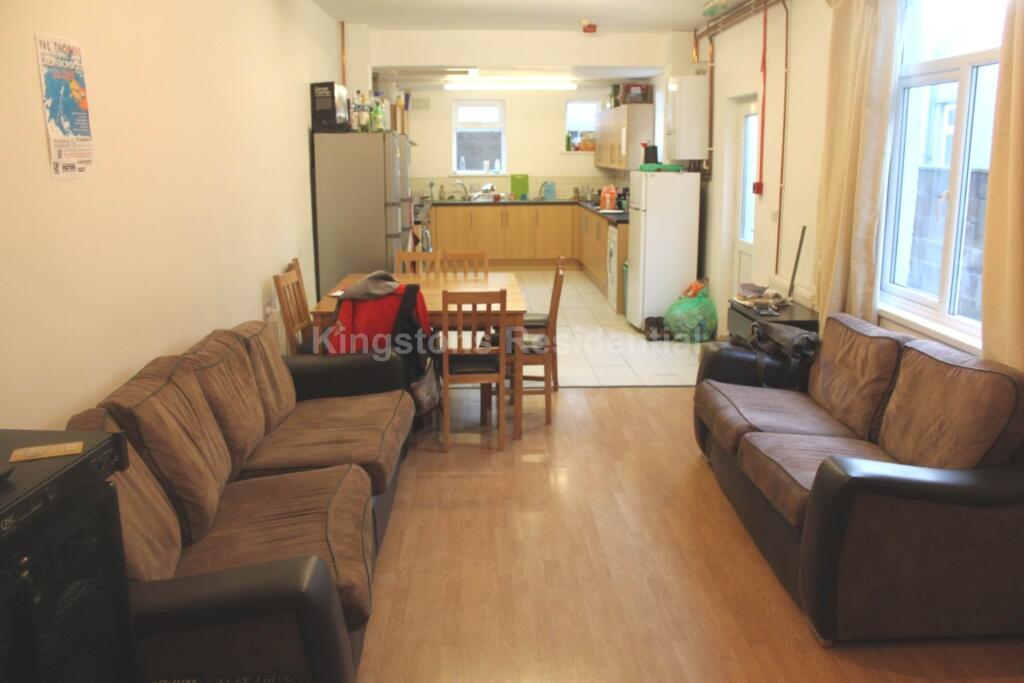 8 bed Mid Terraced House for rent in Cardiff. From Kingstons - Cardiff