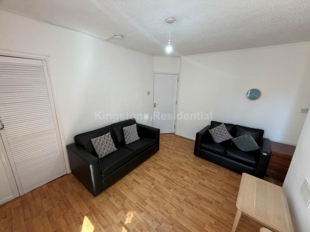 5 bed Mid Terraced House for rent in Cardiff. From Kingstons - Cardiff