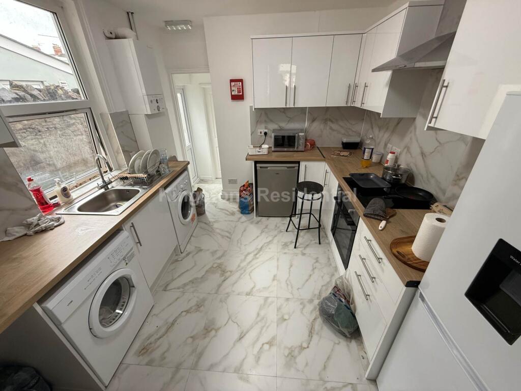 5 bed Mid Terraced House for rent in Cardiff. From Kingstons - Cardiff
