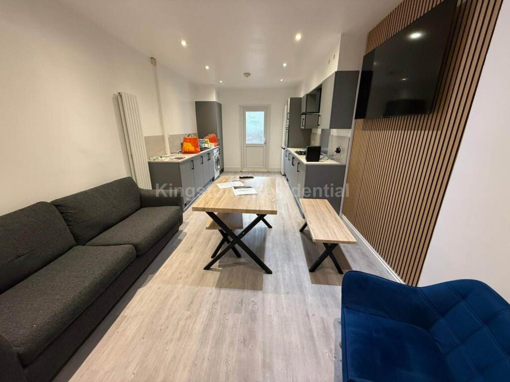 5 bed Mid Terraced House for rent in Cardiff. From Kingstons - Cardiff 5 bed Mid Terraced House for rent in Cardiff. From Kingstons - Cardiff