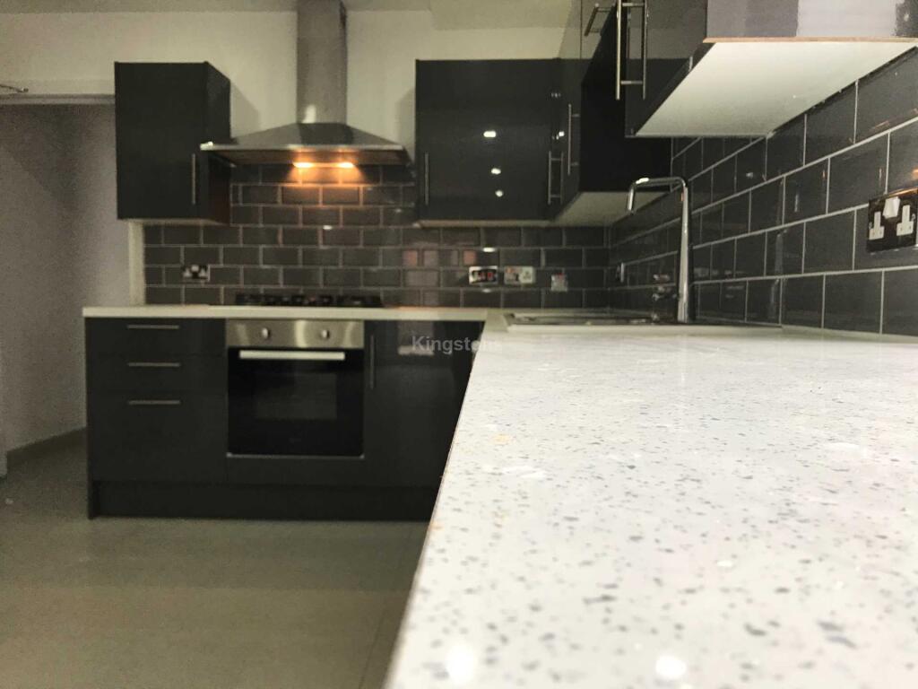 6 bed Mid Terraced House for rent in Cardiff. From Kingstons - Cardiff
