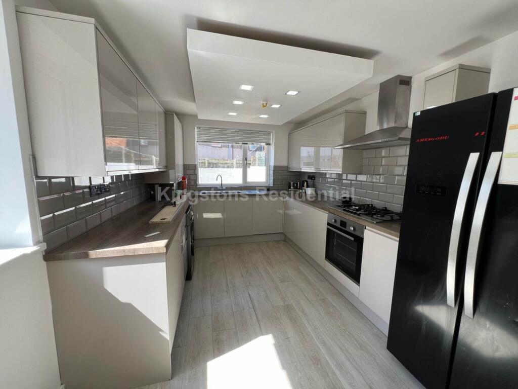6 bed Mid Terraced House for rent in Cardiff. From Kingstons - Cardiff 6 bed Mid Terraced House for rent in Cardiff. From Kingstons - Cardiff