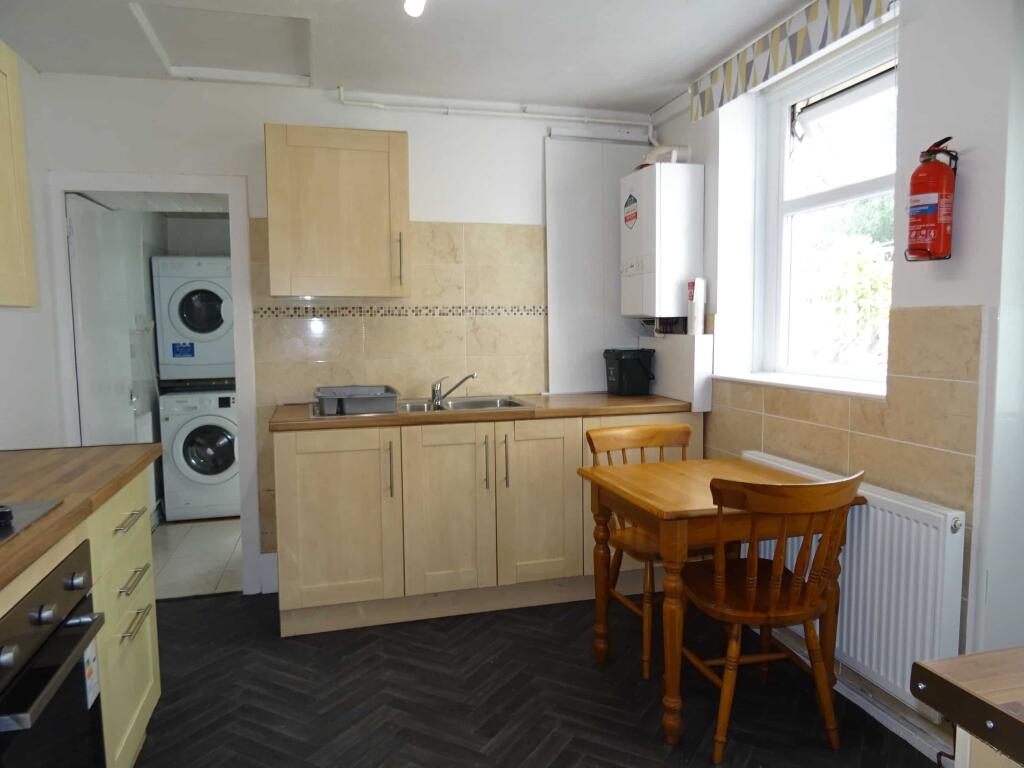 4 bed House Share for rent in Pen-y-coedcae. From Let Right Properties Ltd - Treforest