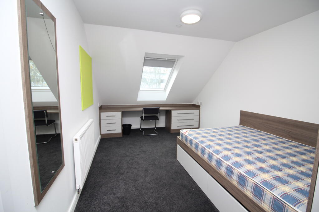 1 bed Private Halls for rent in Pen-y-coedcae. From Let Right Properties Ltd - Treforest