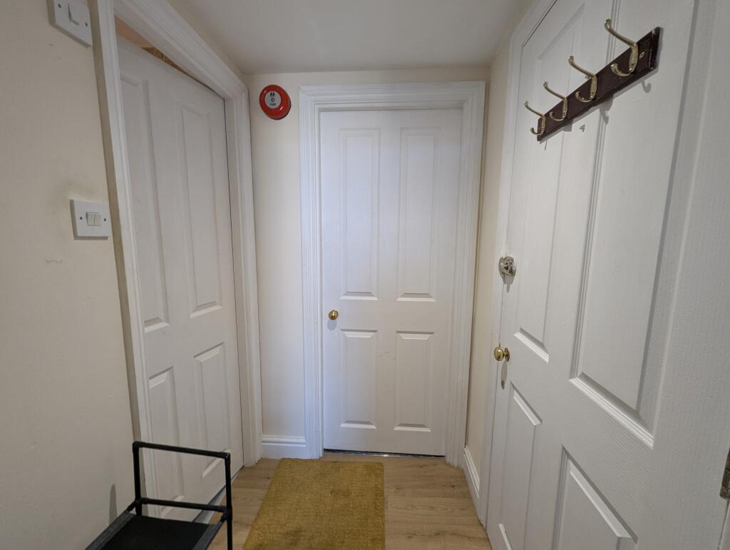 2 bed 1st Floor Flat for rent in Upper Swainswick. From Liane Hanks Residential - Bath