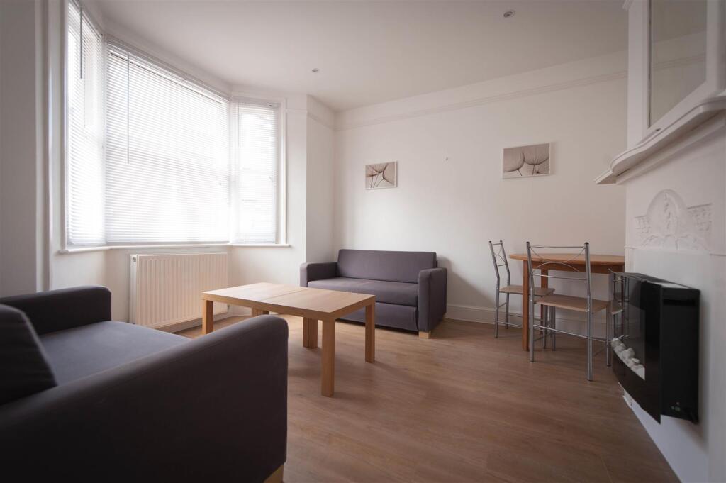 4 bed Mid Terraced House for rent in Canterbury. From Miles & Barr - Canterbury