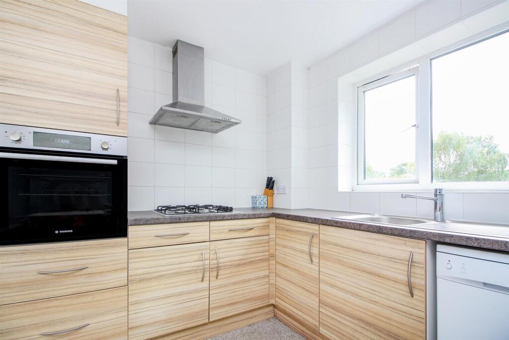 3 bed 1st Floor Flat for rent in Canterbury. From Miles & Barr - Canterbury