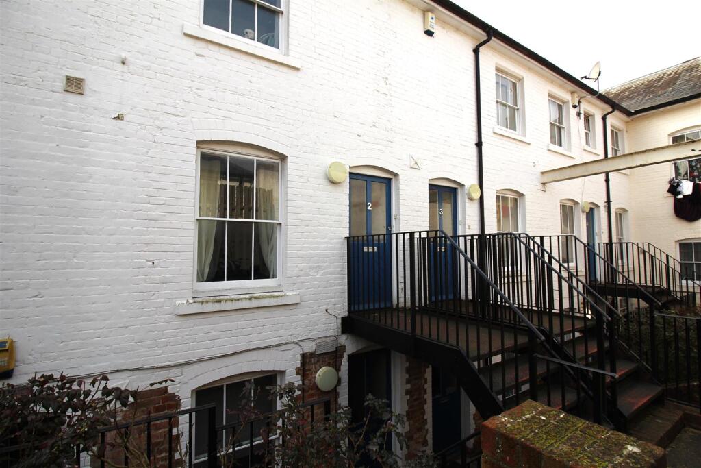 3 bed Mid Terraced House for rent in Canterbury. From Miles & Barr - Canterbury 3 bed Mid Terraced House for rent in Canterbury. From Miles & Barr - Canterbury