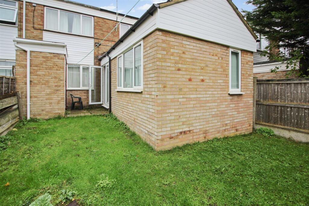 4 bed End of Terrace for rent in Canterbury. From Miles & Barr - Canterbury