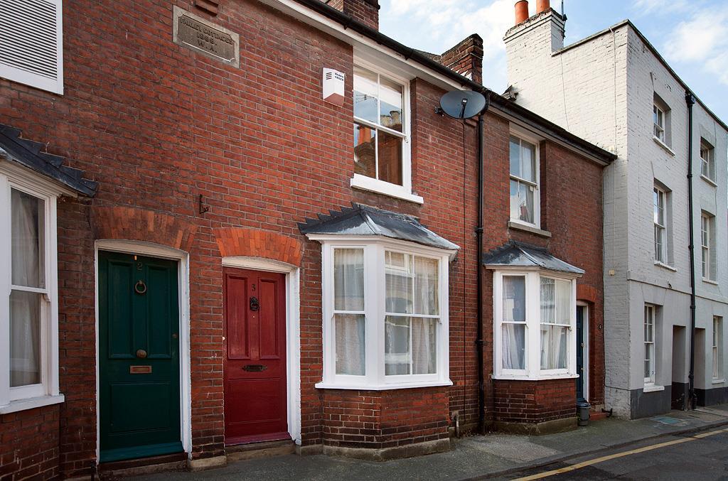 3 bed Mid Terraced House for rent in Canterbury. From Miles & Barr - Canterbury