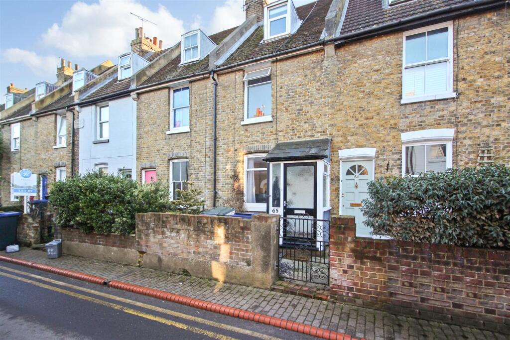 4 bed Mid Terraced House for rent in Canterbury. From Miles & Barr - Canterbury