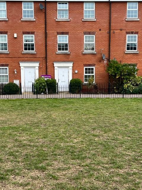 6 bed Mid Terraced House for rent in Hatfield. From Moving Places - Hatfield