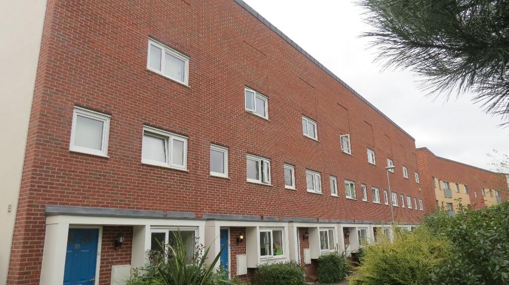 5 bed Mid Terraced House for rent in Hatfield. From Moving Places - Hatfield