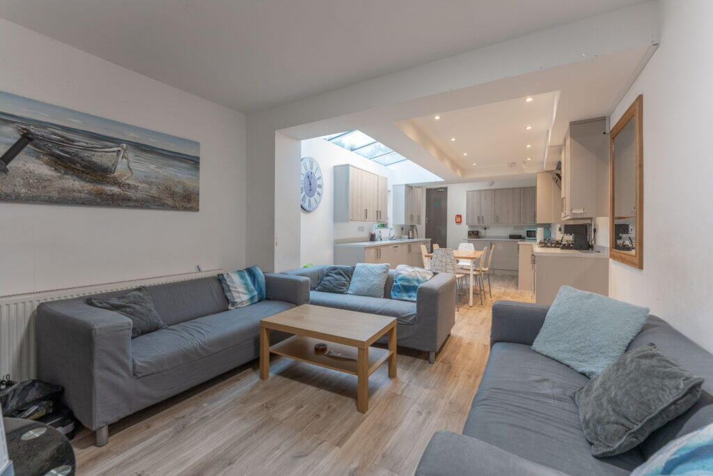 6 bed Mid Terraced House for rent in Birmingham. From Property Solutions - Birmingham