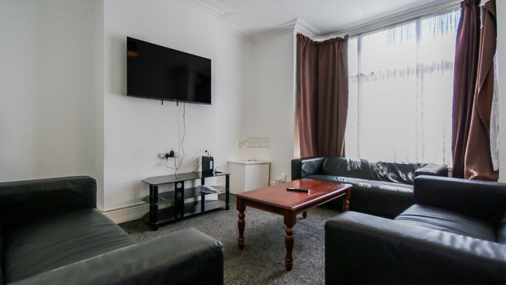 7 bed Mid Terraced House for rent in Birmingham. From Property Solutions - Birmingham