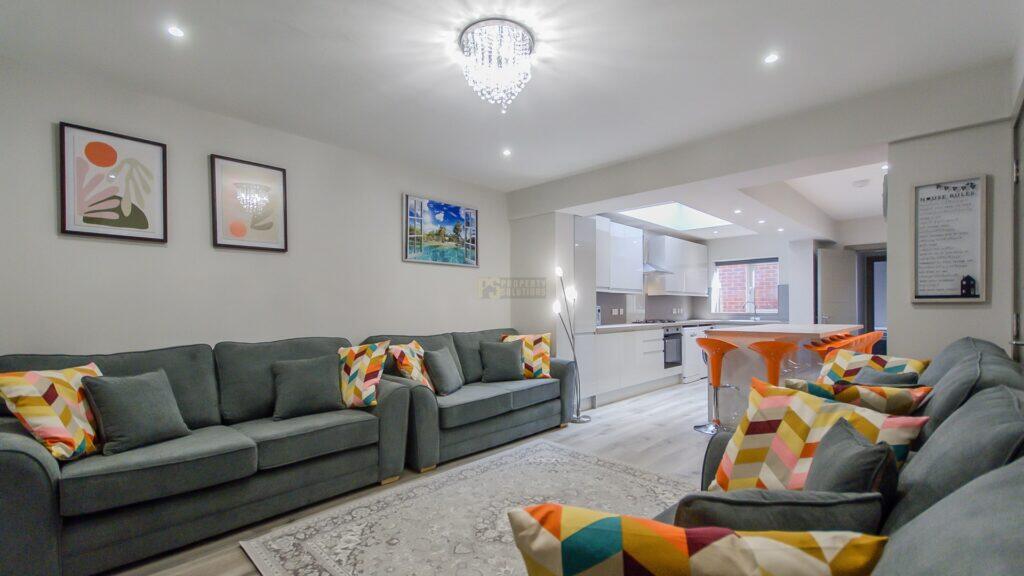 9 bed Mid Terraced House for rent in Birmingham. From Property Solutions - Birmingham
