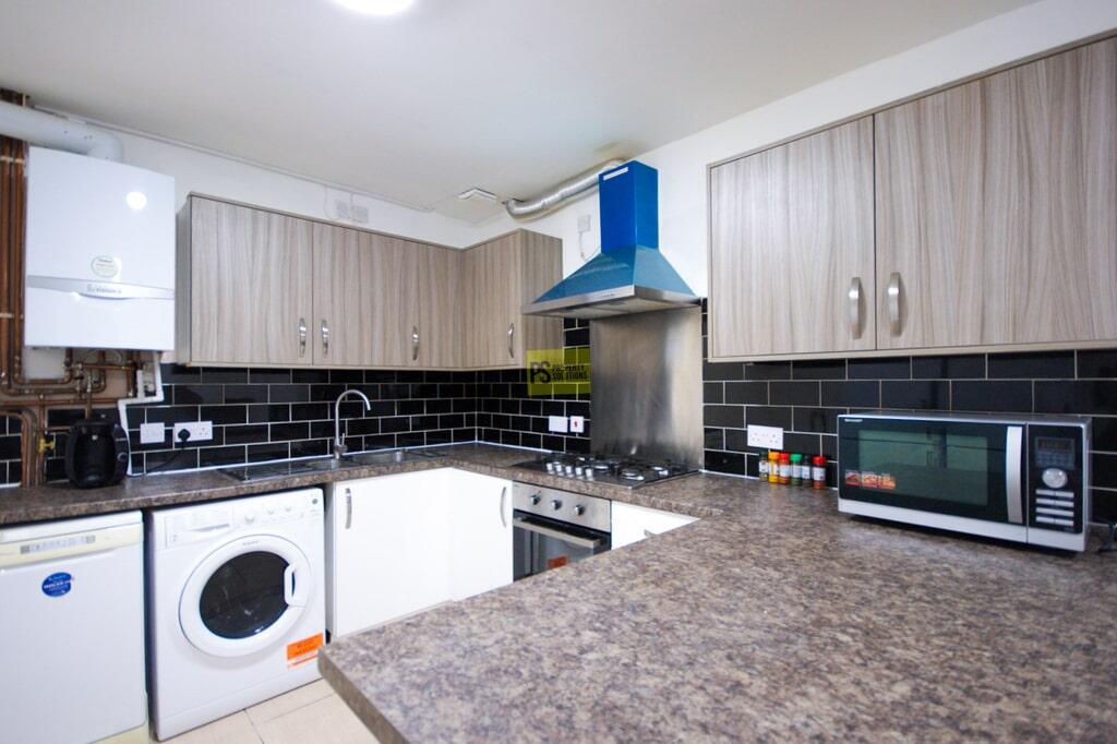 6 bed Mid Terraced House for rent in Birmingham. From Property Solutions - Birmingham