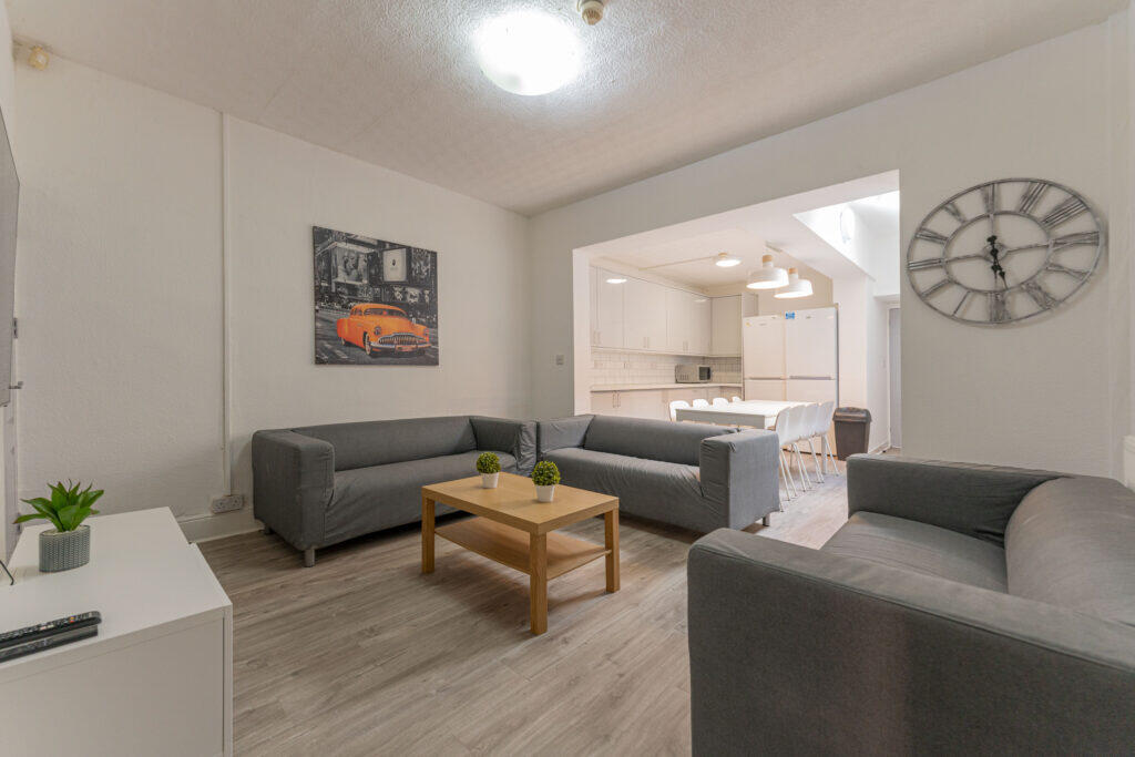 8 bed Mid Terraced House for rent in Birmingham. From Property Solutions - Birmingham