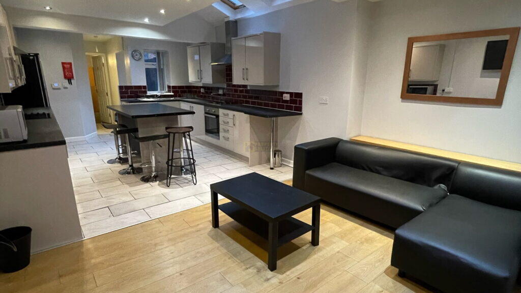 7 bed Mid Terraced House for rent in Birmingham. From Property Solutions - Birmingham