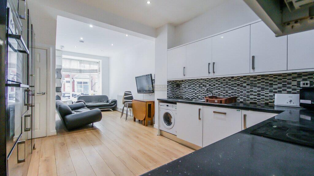 5 bed Mid Terraced House for rent in Birmingham. From Property Solutions - Birmingham