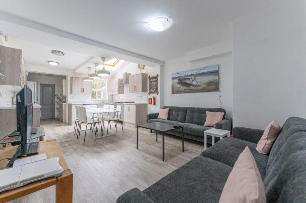 6 bed Mid Terraced House for rent in Birmingham. From Property Solutions - Birmingham