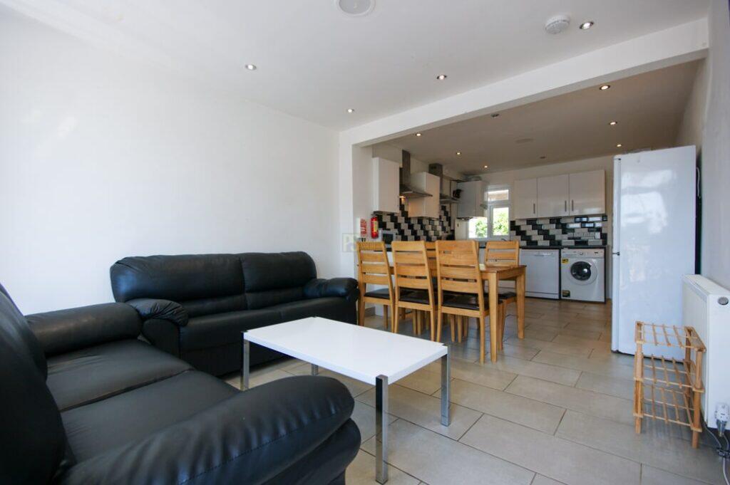 6 bed Mid Terraced House for rent in Birmingham. From Property Solutions - Birmingham