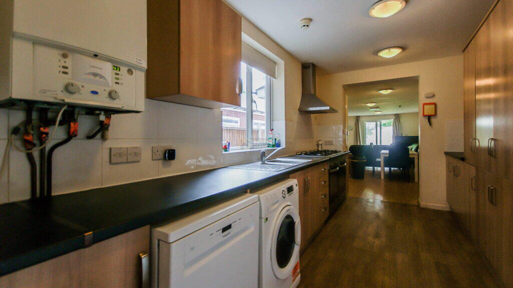 9 bed Mid Terraced House for rent in Birmingham. From Property Solutions - Birmingham