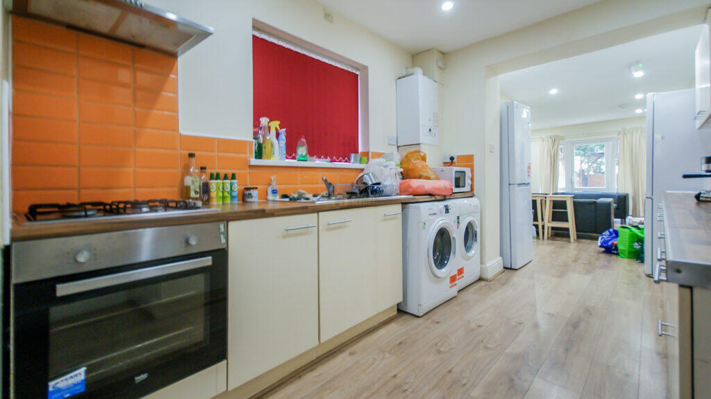 7 bed Mid Terraced House for rent in Birmingham. From Property Solutions - Birmingham 7 bed Mid Terraced House for rent in Birmingham. From Property Solutions - Birmingham