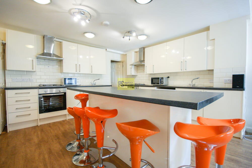 8 bed Mid Terraced House for rent in Birmingham. From Property Solutions - Birmingham