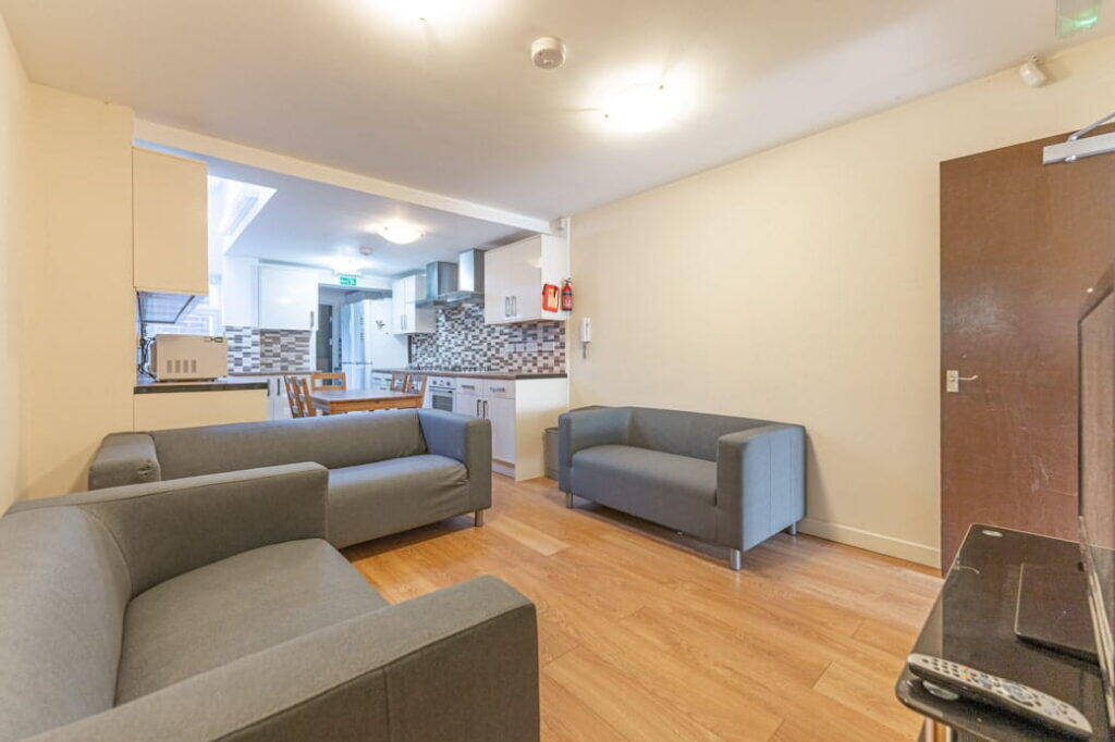 6 bed Mid Terraced House for rent in Birmingham. From Property Solutions - Birmingham
