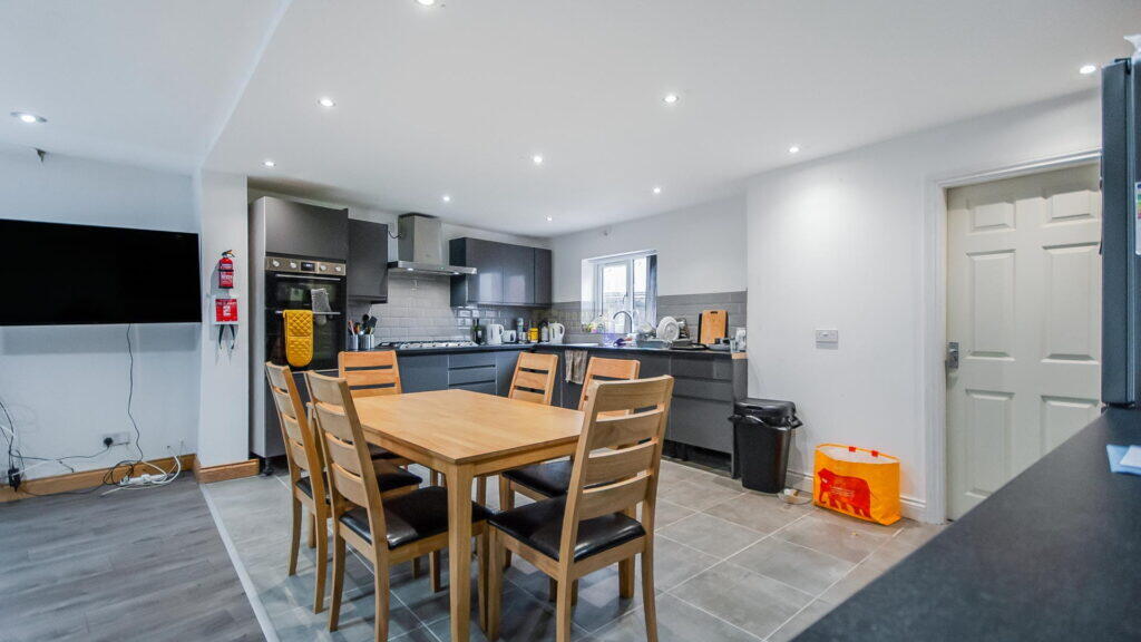 6 bed Mid Terraced House for rent in Birmingham. From Property Solutions - Birmingham 6 bed Mid Terraced House for rent in Birmingham. From Property Solutions - Birmingham