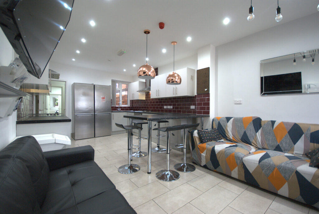 7 bed Mid Terraced House for rent in Birmingham. From Property Solutions - Birmingham