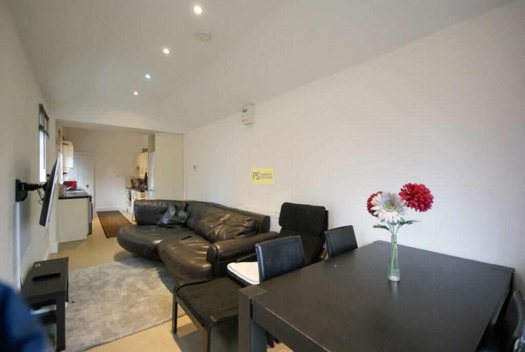 4 bed End of Terrace for rent in Birmingham. From Property Solutions - Birmingham