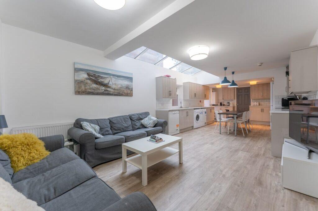 6 bed Mid Terraced House for rent in Birmingham. From Property Solutions - Birmingham