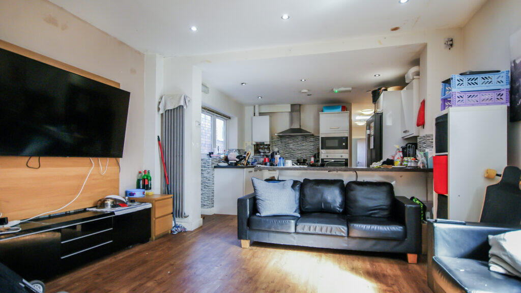 10 bed Mid Terraced House for rent in Birmingham. From Property Solutions - Birmingham