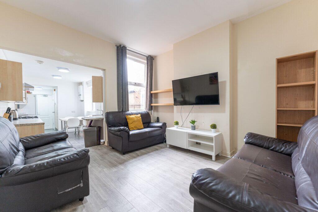 9 bed Mid Terraced House for rent in Birmingham. From Property Solutions - Birmingham