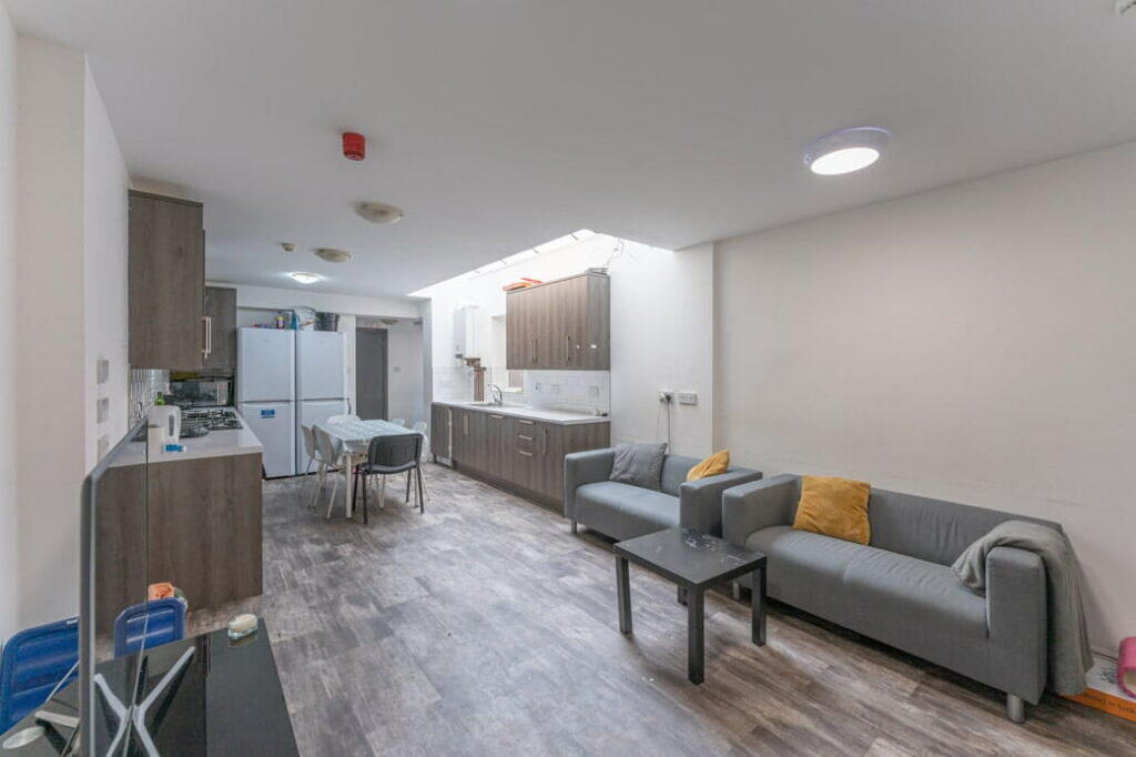 7 bed Mid Terraced House for rent in Birmingham. From Property Solutions - Birmingham 7 bed Mid Terraced House for rent in Birmingham. From Property Solutions - Birmingham