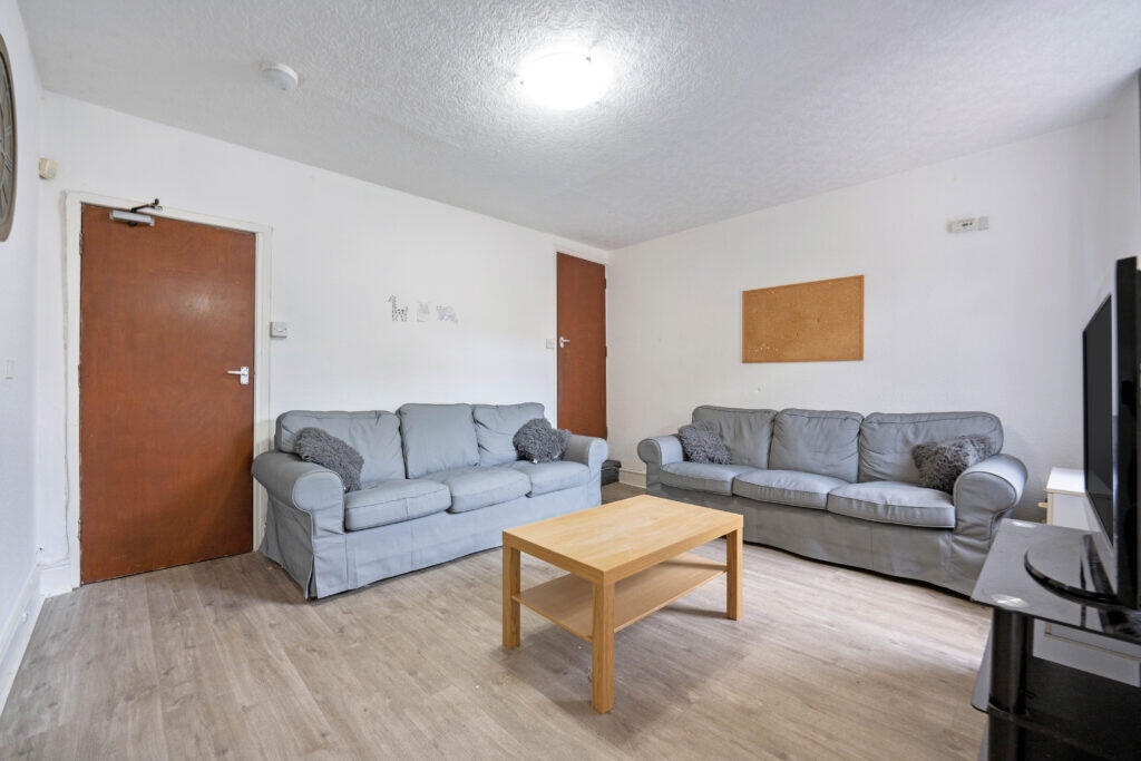 6 bed Mid Terraced House for rent in Birmingham. From Property Solutions - Birmingham