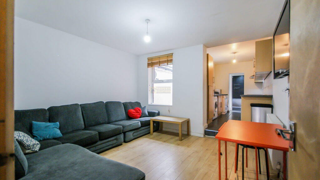 6 bed Mid Terraced House for rent in Birmingham. From Property Solutions - Birmingham