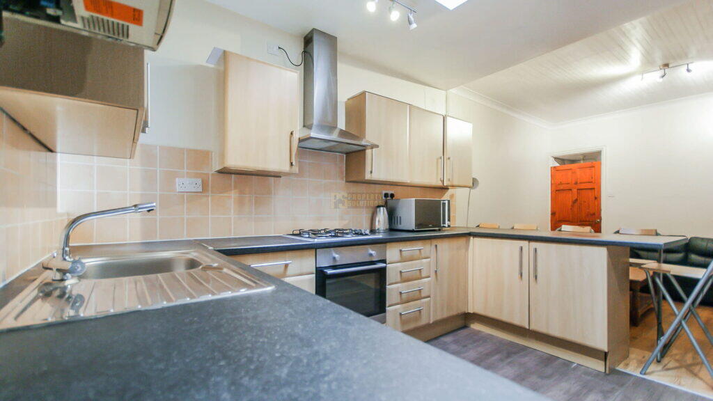 5 bed Mid Terraced House for rent in Birmingham. From Property Solutions - Birmingham