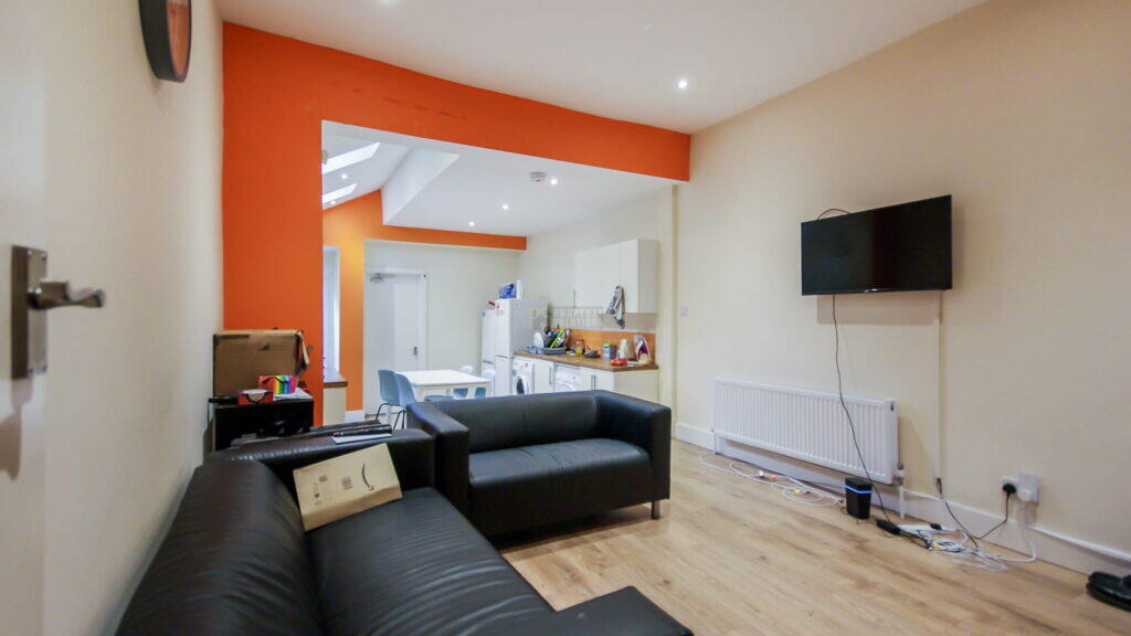 5 bed Mid Terraced House for rent in Birmingham. From Property Solutions - Birmingham