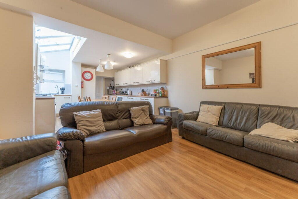 9 bed Mid Terraced House for rent in Birmingham. From Property Solutions - Birmingham