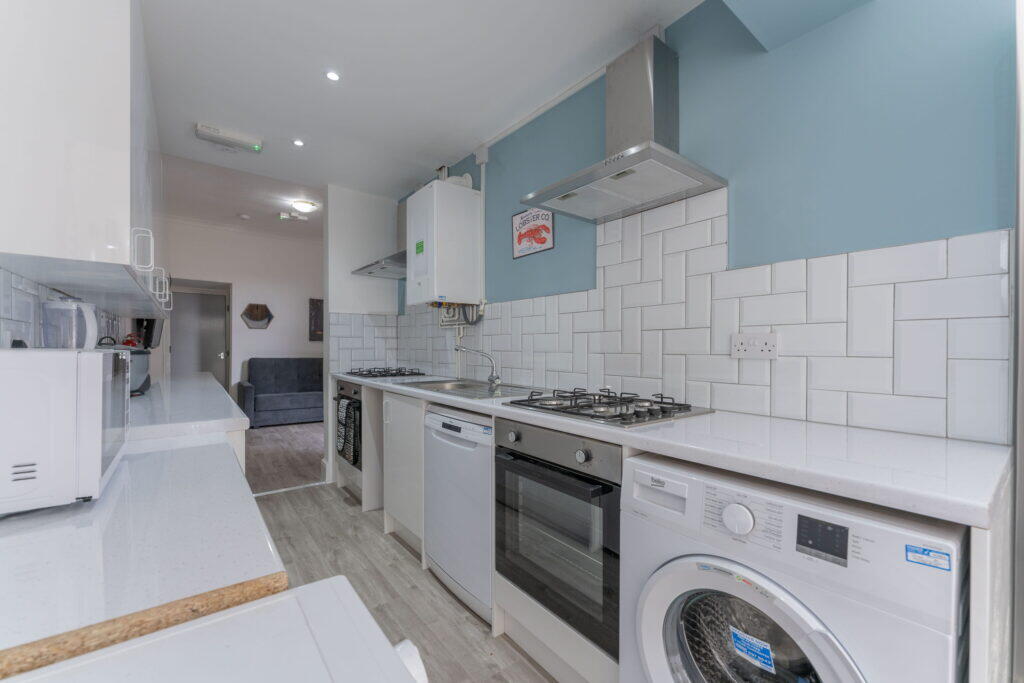 6 bed Mid Terraced House for rent in Birmingham. From Property Solutions - Birmingham