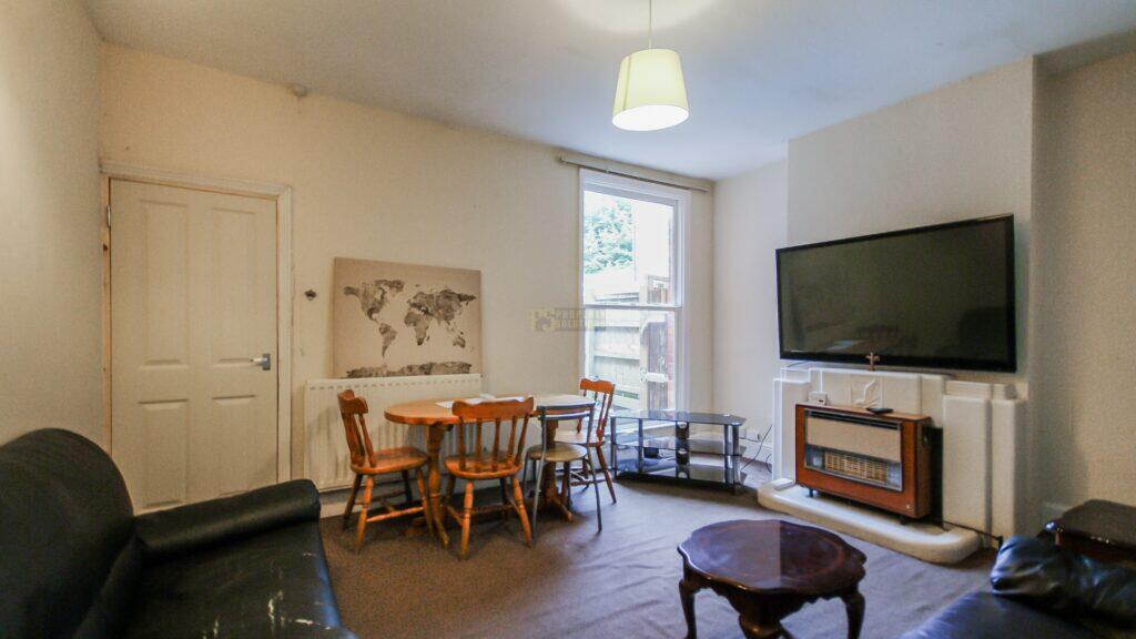 5 bed Mid Terraced House for rent in Birmingham. From Property Solutions - Birmingham