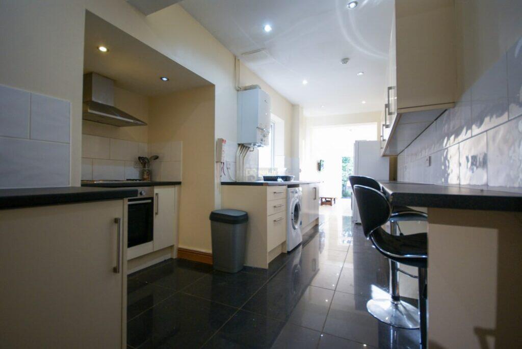 6 bed Mid Terraced House for rent in Birmingham. From Property Solutions - Birmingham