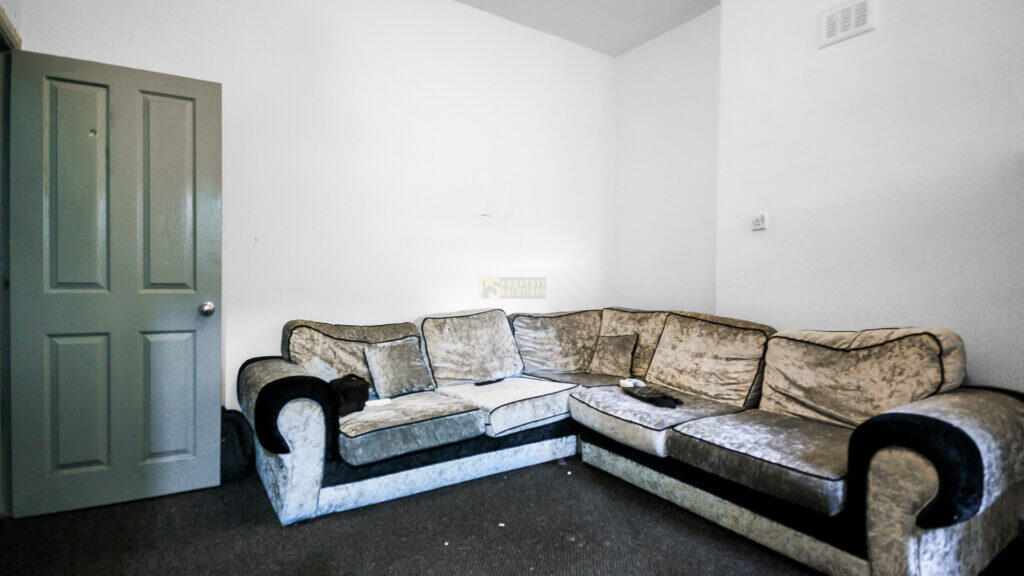 4 bed Mid Terraced House for rent in Headley Heath. From Property Solutions - Birmingham