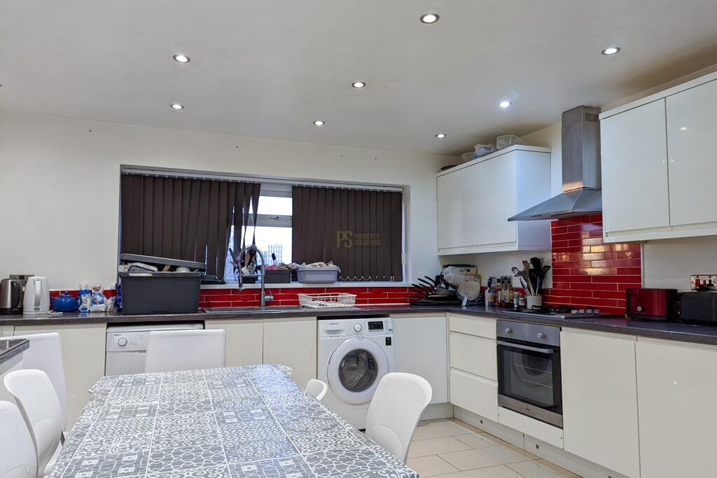 8 bed Mid Terraced House for rent in Birmingham. From Property Solutions - Birmingham